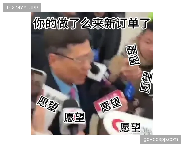 刷到张帅在菜市场跟摊主讲价，脑子里赛场那股气瞬间懵了